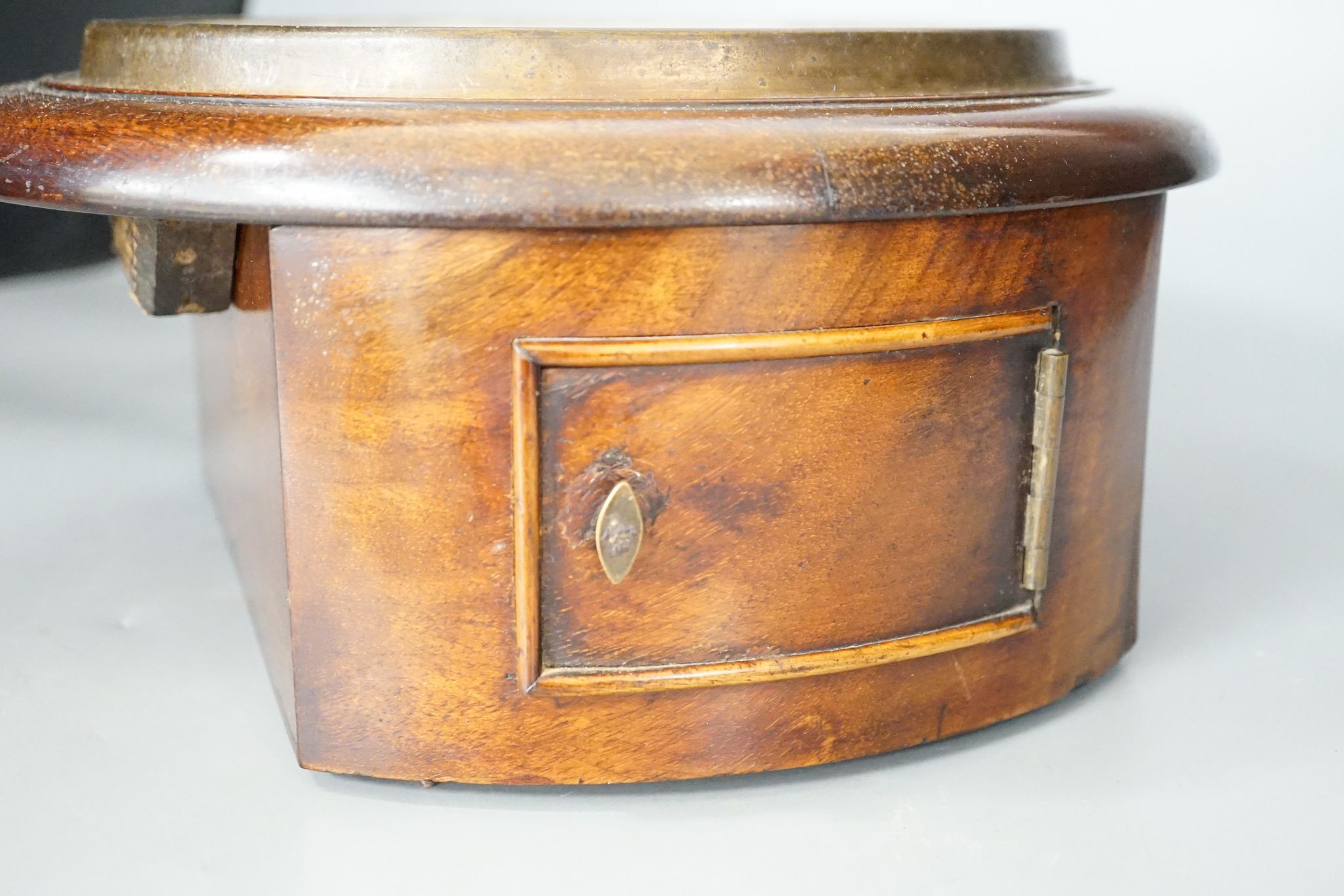 A Camera Kuss & Co. mahogany dial clock, 30 cms diameter.